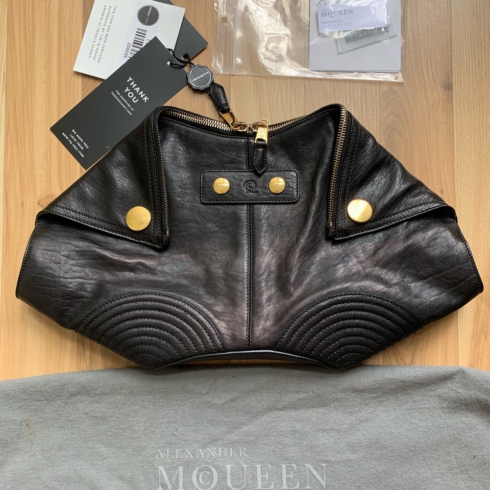 ⭐️ Alexander Mcqueen Black De Manta Clutch